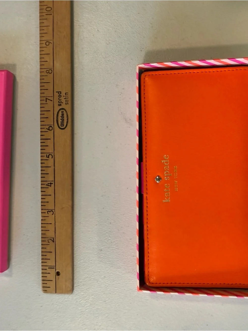 kate spade Bright Hot Pink Phone Case Packaging